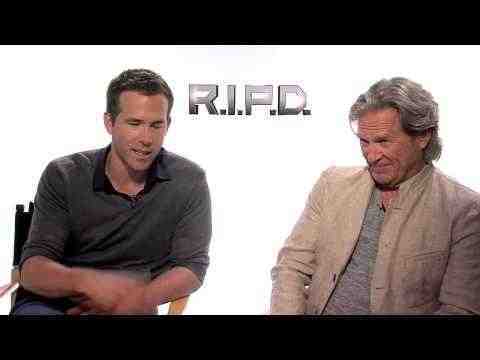 R.I.P.D. - Ryan Reynolds & Jeff Bridges Interview